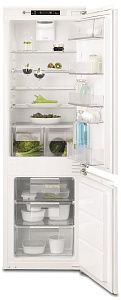 Холодильник Electrolux ENC2813AOW