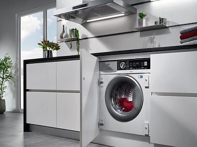 Встраиваемая стирально-сушильная машина AEG L8WBE68SRI