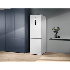 Холодильник Electrolux RNC7ME32W2