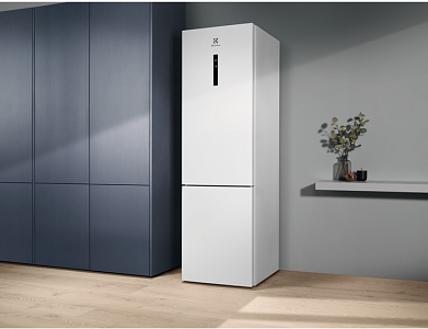 Холодильник Electrolux RNC7ME34W2