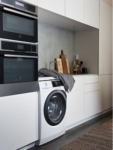 Стирально-сушильная машина Electrolux EW8WR261B