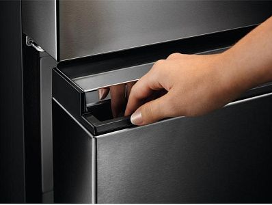 Холодильник Electrolux LLI9VF54X0