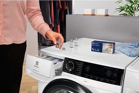 Стирально-сушильная машина Electrolux EW9W161B